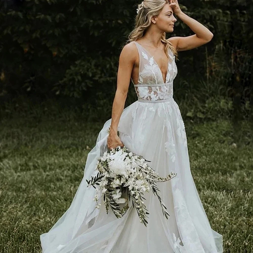 Elegant V-Neck Wedding Dresses Tulle A-Line Backless Lace Appliques Sweep Train Bridal Gowns 2021 Vestidos De Noivas
Elegant V-Neck Wedding Dresses Tulle A-Line Backless Lace Appliques Sweep Train Bridal Gowns 2021 Vestidos De Noivas