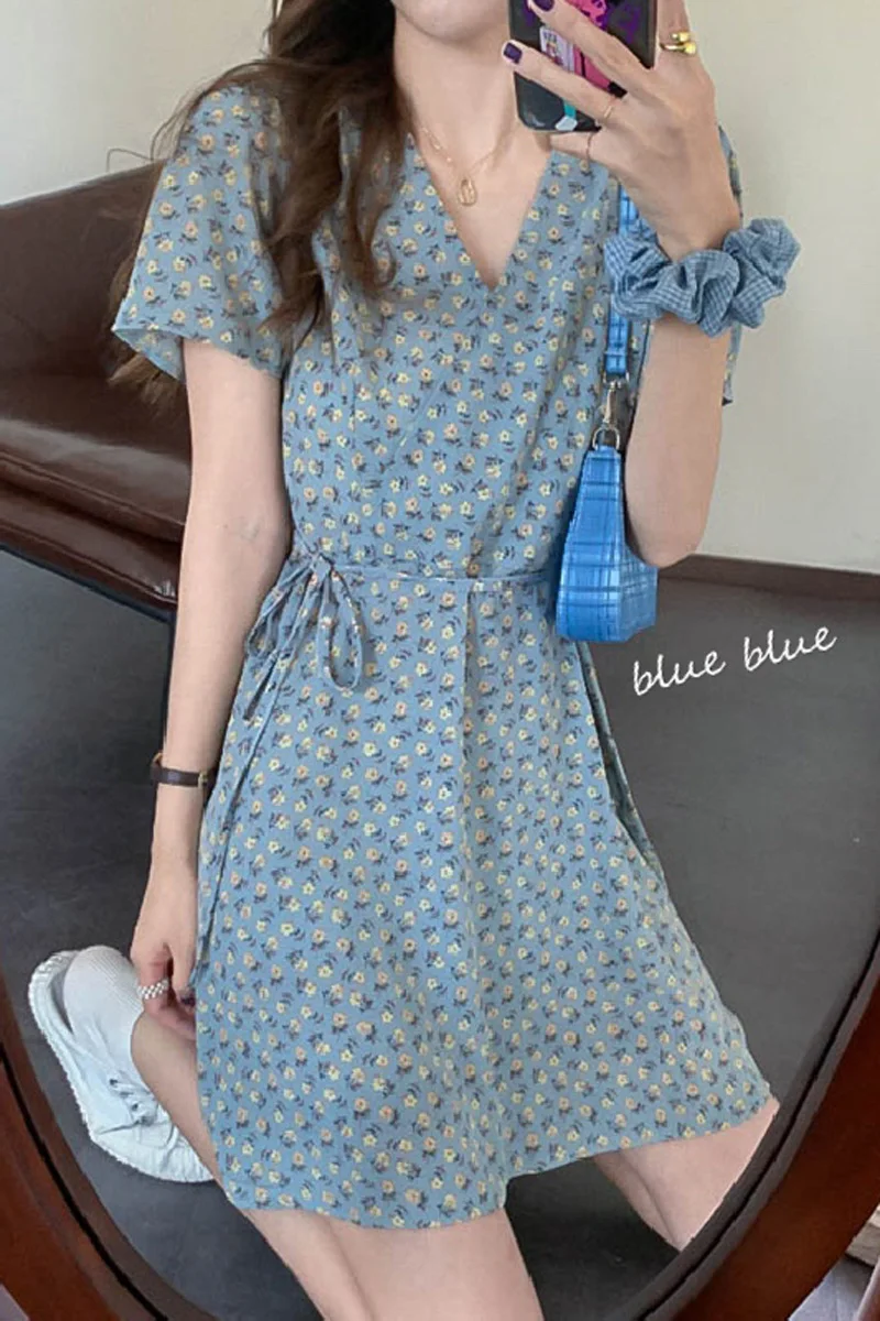 Summer 2021 new small fresh v-neck waist slimming skirt small short-sleeved floral dress female
Summer 2021 new small fresh v-neck waist slimming skirt small short-sleeved floral dress female