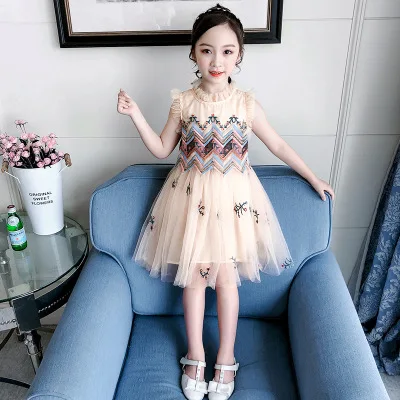 Summer cute girl baby new princess dress girl princess stitching mesh yarn ethnic style lace A-line dress
Summer cute girl baby new princess dress girl princess stitching mesh yarn ethnic style lace A-line dress