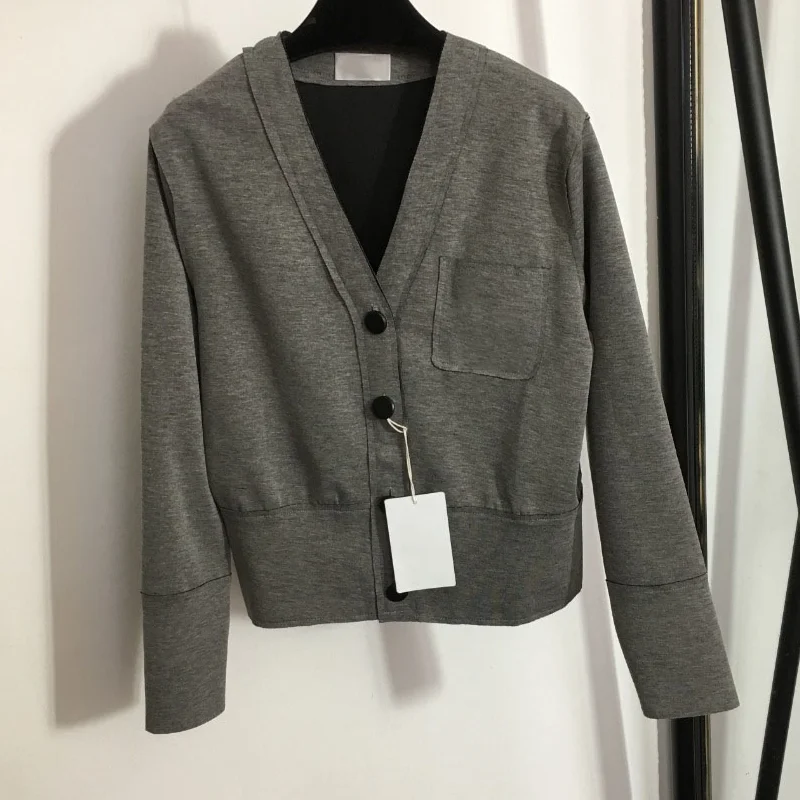 2021 luxury design fashion c letter pocket women's knitted cardigan temperament V-Neck long sleeve knitted cardigan women's top
2021 luxury design fashion c letter pocket women's knitted cardigan temperament V-Neck long sleeve knitted cardigan women's top