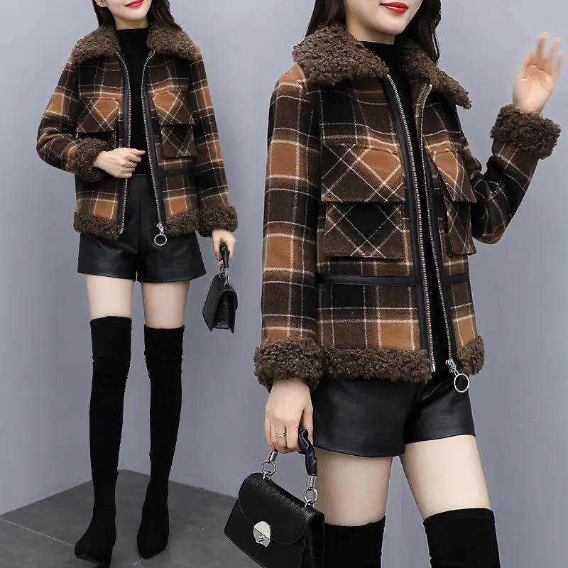 2021 New Women's Winter Woolen Jackets Short Plaid Cotton-Padded Coat Plus Velvet Thick Jacket Female Lamb Velvet Overwear
2021 New Women's Winter Woolen Jackets Short Plaid Cotton-Padded Coat Plus Velvet Thick Jacket Female Lamb Velvet Overwear