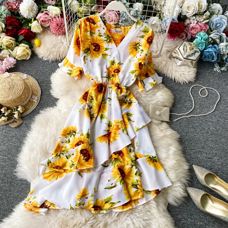 2020 Summer Korea Fashion Women Elegant Dress Sweet Printed V-Neck Flare Sleeve Mini Dress H413 
2020 Summer Korea Fashion Women Elegant Dress Sweet Printed V-Neck Flare Sleeve Mini Dress H413