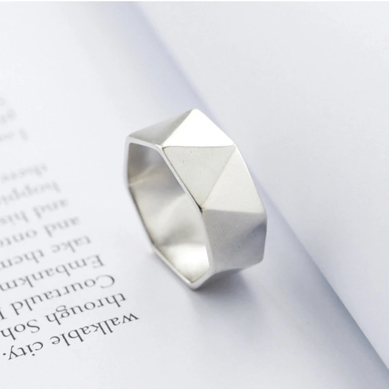 Кольцо женское из серебра 925 пробы, с надписью «поддельный штраф» 
Кольцо женское из серебра 925 пробы, с надписью «поддельный штраф»