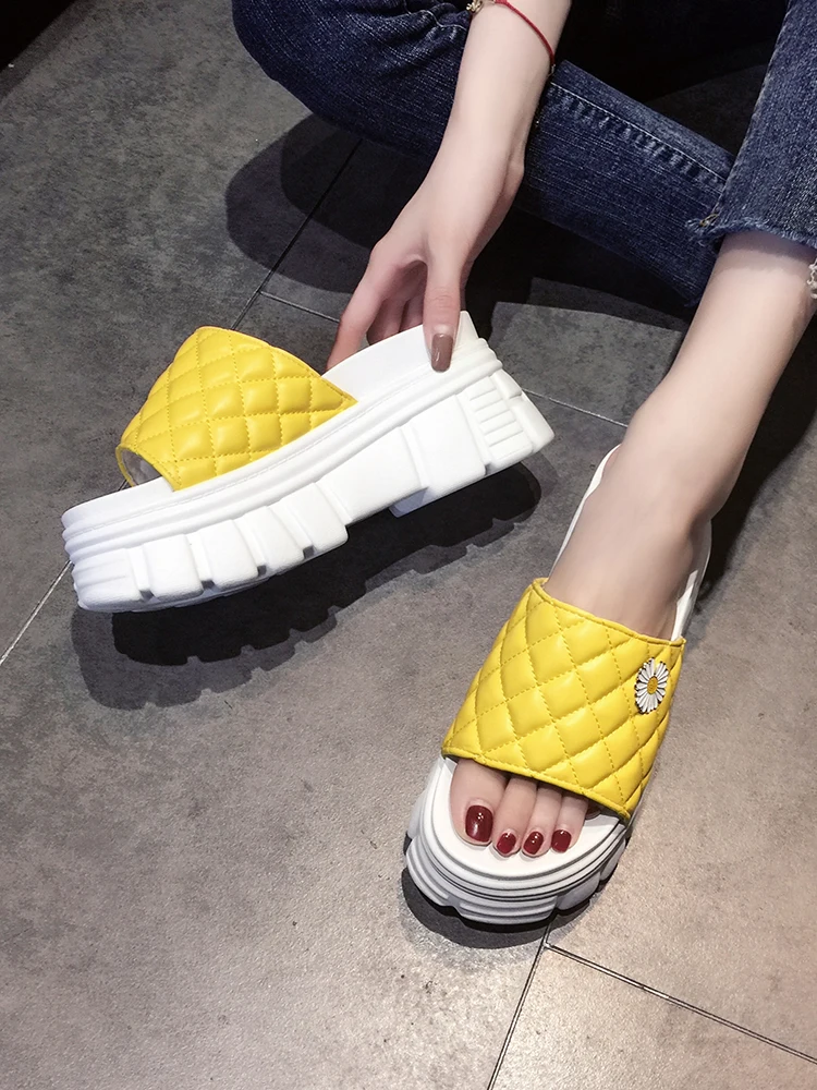 Shoes Woman 2021 Female Slippers Platform Heeled Mules Luxury Slides New Summer Beach High Designer Flat Soft Fashion Bonded Lea
Shoes Woman 2021 Female Slippers Platform Heeled Mules Luxury Slides New Summer Beach High Designer Flat Soft Fashion Bonded Lea
