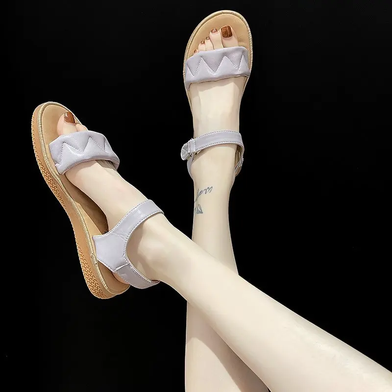 Low Sandals Woman Leather Beach Shoes All-Match Summer Heels Suit Female Beige Low-heeled Fashion Sports Comfort Gladiator 2021 
Low Sandals Woman Leather Beach Shoes All-Match Summer Heels Suit Female Beige Low-heeled Fashion Sports Comfort Gladiator 2021