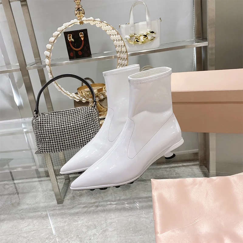 2021 Autumn New Pointed Toe Short Boots Female Cat With 4.5CM Gentle And Handsome Pointed Toe White Black Women's Boots
2021 Autumn New Pointed Toe Short Boots Female Cat With 4.5CM Gentle And Handsome Pointed Toe White Black Women's Boots