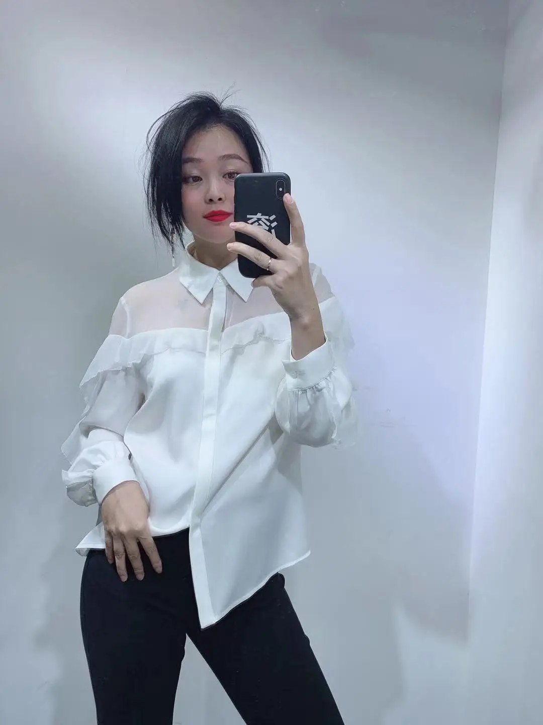 2021 New Fashion White Blouse Ruffles Patchwork Lapel Single Breasted Shirt Women Silk Ruffle White / Black Blouse
2021 New Fashion White Blouse Ruffles Patchwork Lapel Single Breasted Shirt Women Silk Ruffle White / Black Blouse