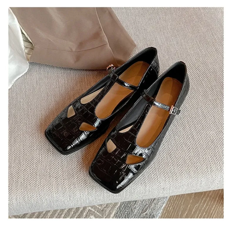 2021 Spring Women Pumps Patent Leather Square Toe One-line Buckle Low-heel Women Retro Casual Mary Jane Shoes Black/Black Hollow
2021 Spring Women Pumps Patent Leather Square Toe One-line Buckle Low-heel Women Retro Casual Mary Jane Shoes Black/Black Hollow