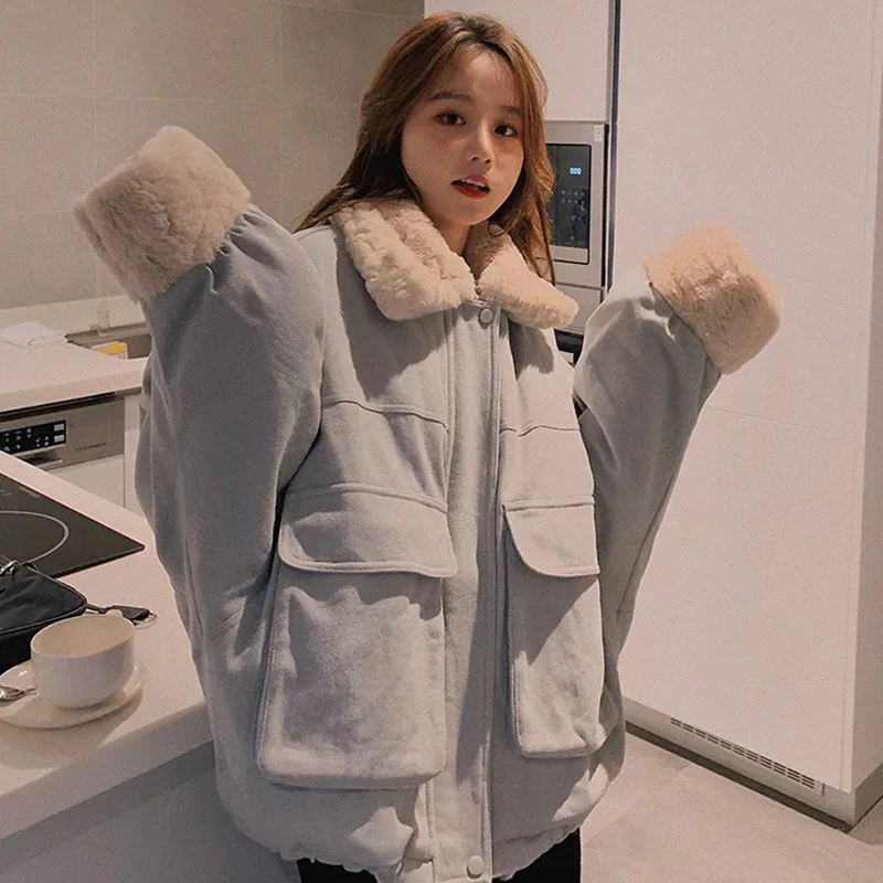 Парка женская короткая из овечьей шерсти, на молнии, с большими карманами 
Парка женская короткая из овечьей шерсти, на молнии, с большими карманами