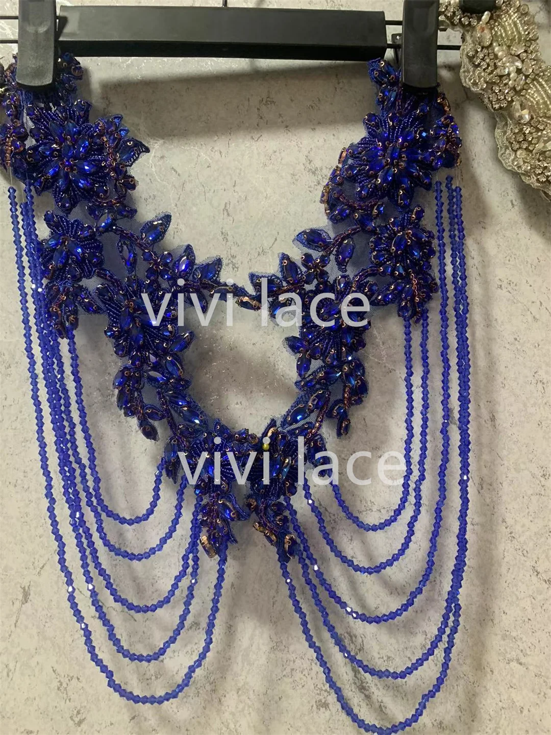 Королевский синий, быстрая доставка, в наличии, свадебное, лучшее качество, бахрома, хрустальные бусины, кружево на шею для пилы, свадебное платье/модный дизайн
Королевский синий, быстрая доставка, в наличии, свадебное, лучшее качество, бахрома, хрустальные бусины, кружево на шею для пилы, свадебное платье/модный дизайн