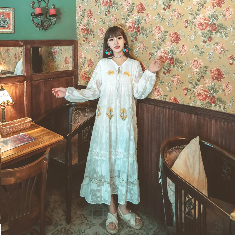 2021 White Women Bohemian Embroidered Flower Cotton Lace Dress Loose Casual Fashion Elegant Sundress Beach Maxi Long Hobo Dress
2021 White Women Bohemian Embroidered Flower Cotton Lace Dress Loose Casual Fashion Elegant Sundress Beach Maxi Long Hobo Dress