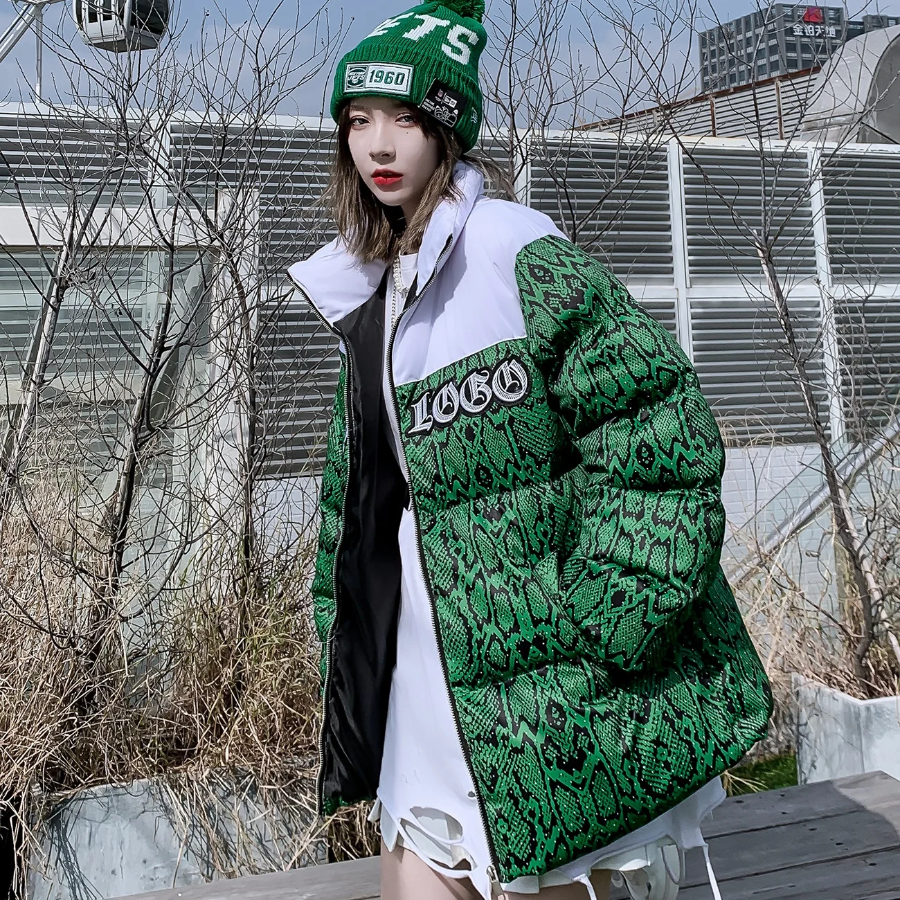 Hip Hop Parka Jackets Men Women StreetwearRetro Snake Print Design Jacket 2021 Winter Harajuku Cotton Coat
Hip Hop Parka Jackets Men Women StreetwearRetro Snake Print Design Jacket 2021 Winter Harajuku Cotton Coat