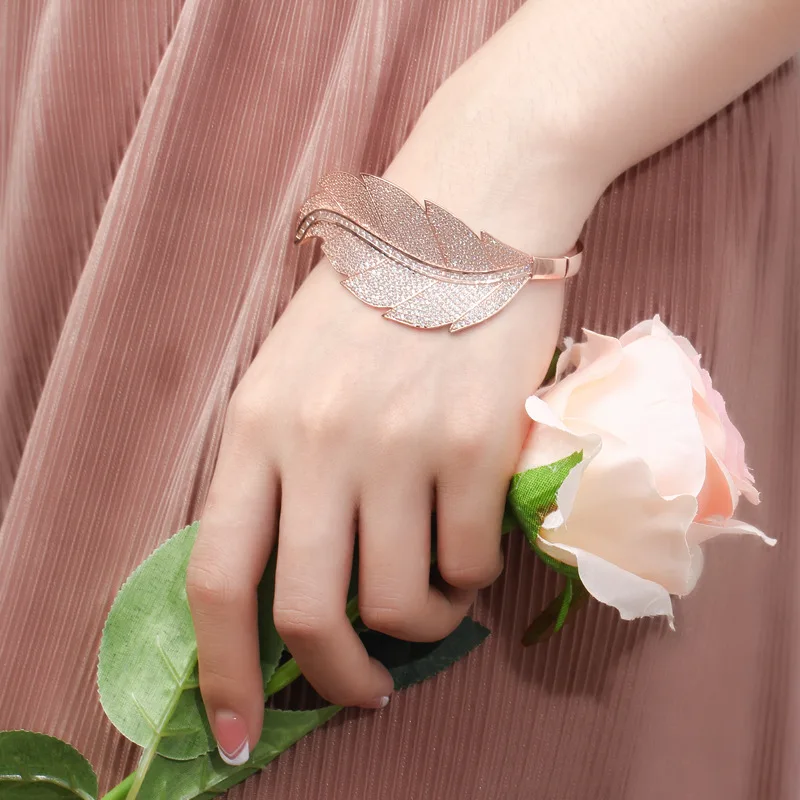 New Fashion Simple Temperament Large Leaf Bracelet Luxurious Super Flash Crystal Bracelet For Women Jewelry
New Fashion Simple Temperament Large Leaf Bracelet Luxurious Super Flash Crystal Bracelet For Women Jewelry
