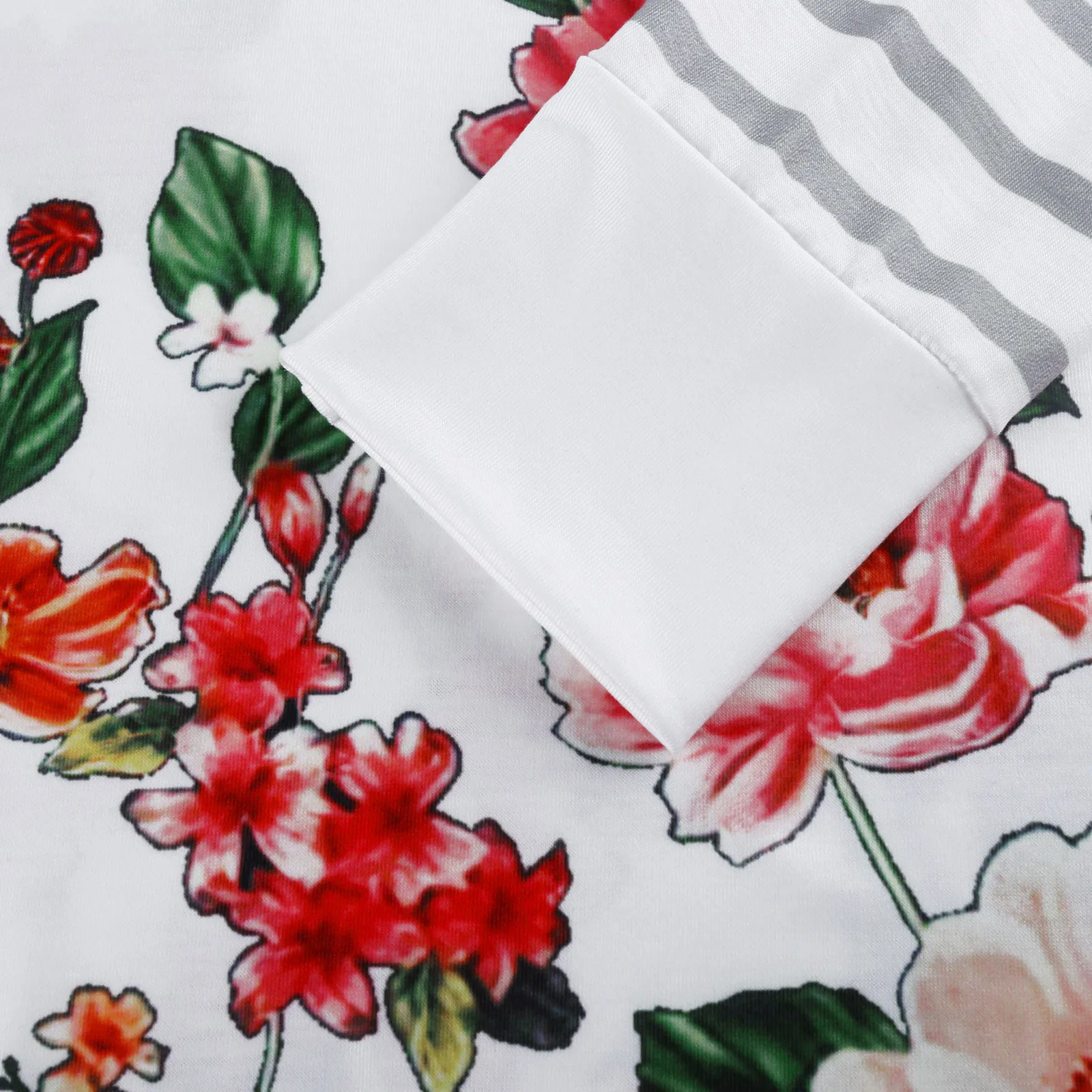 Blouses Women Casual Female Spring Fashion V-neck Floral Printed Patchwork Blouse Casual Loose Tops Pullover Female
Blouses Women Casual Female Spring Fashion V-neck Floral Printed Patchwork Blouse Casual Loose Tops Pullover Female