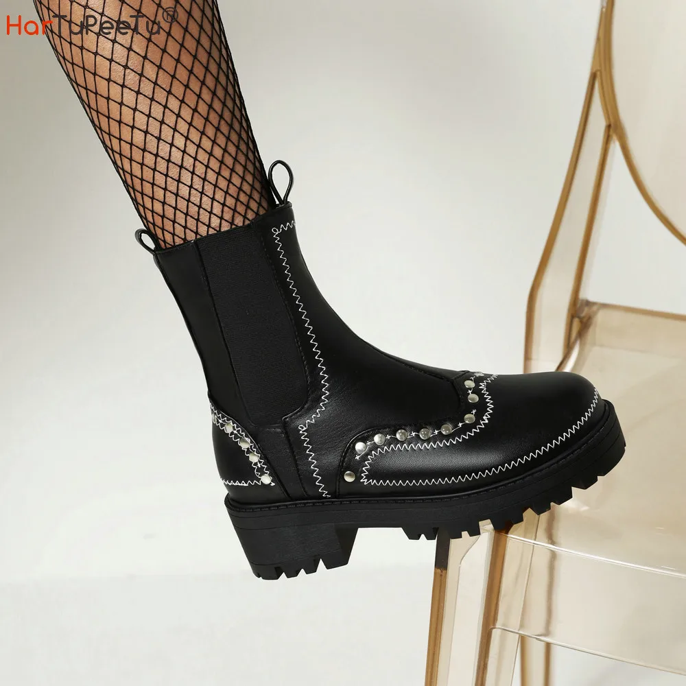2021 Winter Women Ankle Motorcycle Boots Punk Rivets Sewing PU Leather U Elastic Band Chunky Heels Slip-On Platform Shoes
2021 Winter Women Ankle Motorcycle Boots Punk Rivets Sewing PU Leather U Elastic Band Chunky Heels Slip-On Platform Shoes