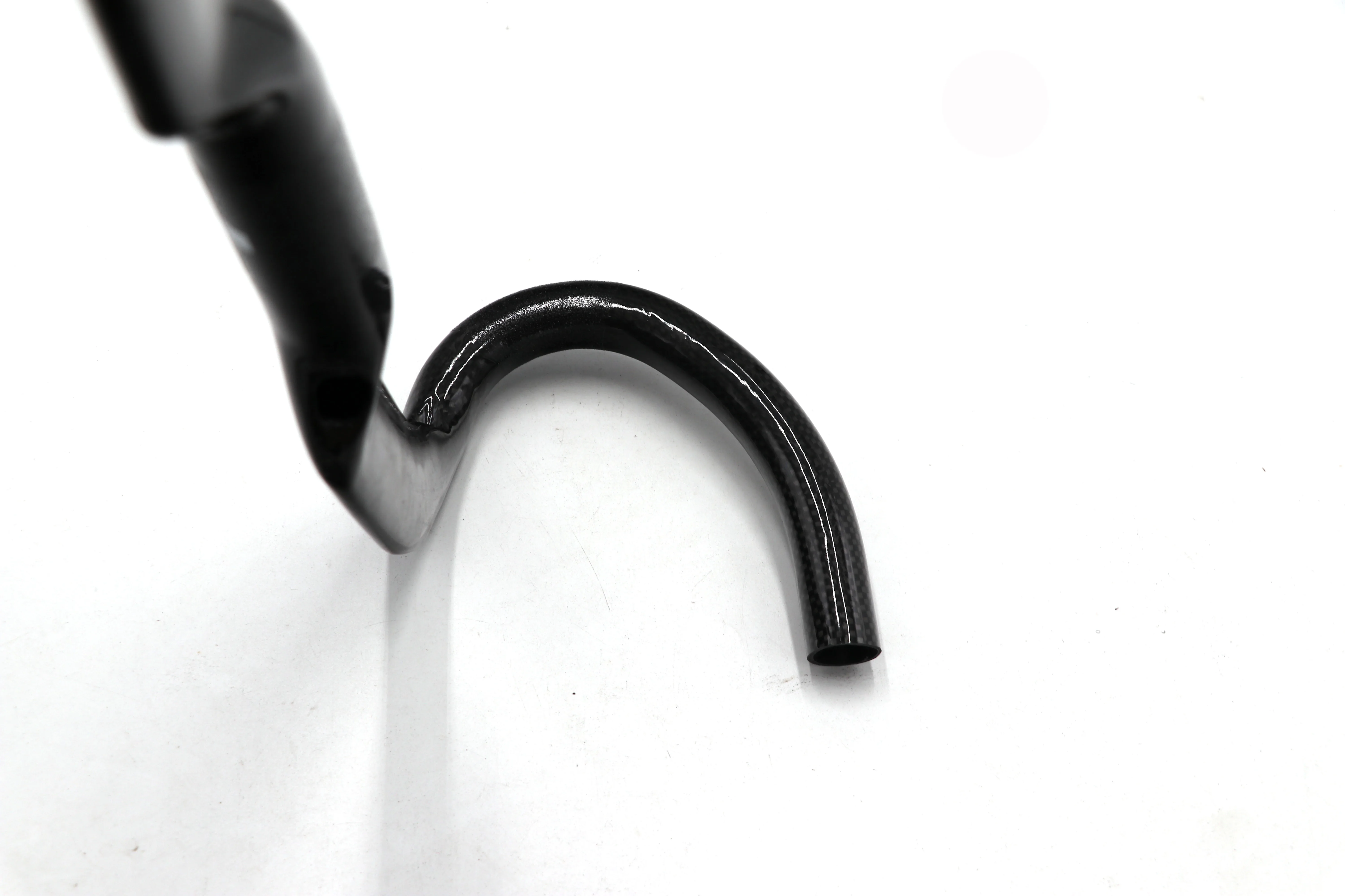 New WILIER full carbon fiber road bike parts handlebar Inside the line breaks the wind
New WILIER full carbon fiber road bike parts handlebar Inside the line breaks the wind