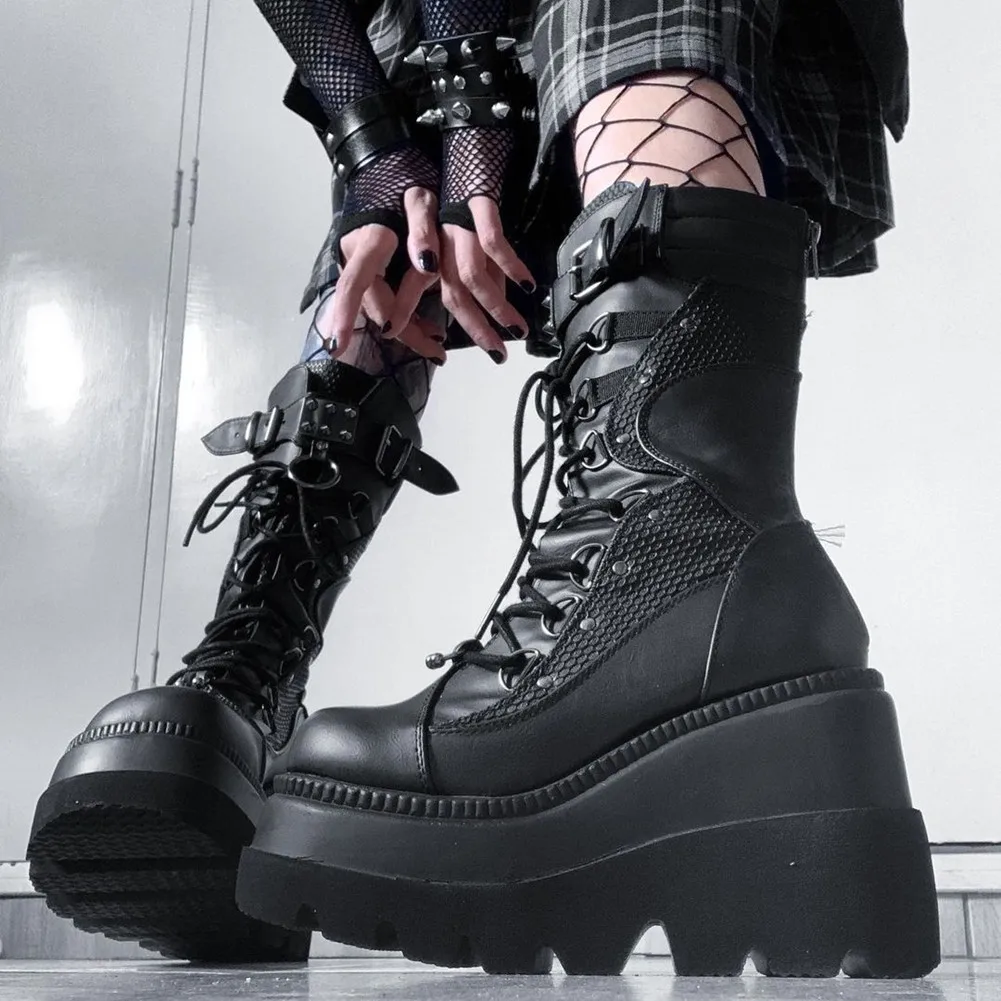 SaraIris INS Hot Sale Black Lace Up Zipper Buckle Rivit Cool Wedges Platform women's Boots Punk Goth Casual Brand Women Shoes
SaraIris INS Hot Sale Black Lace Up Zipper Buckle Rivit Cool Wedges Platform women's Boots Punk Goth Casual Brand Women Shoes