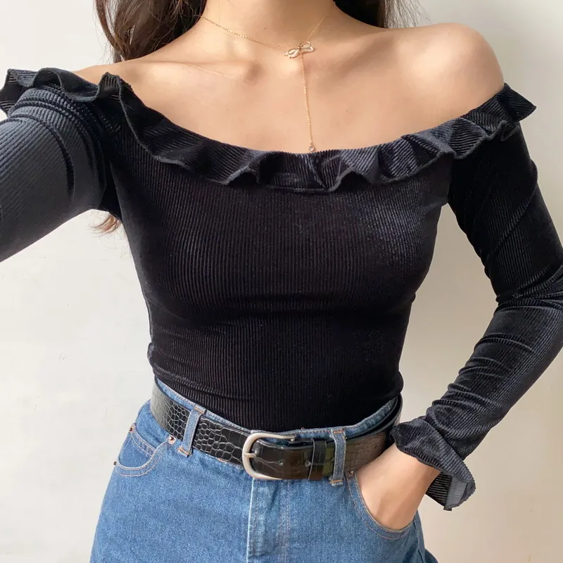 Французская облегающая бархатная футболка с длинным рукавом и открытыми плечами 
Французская облегающая бархатная футболка с длинным рукавом и открытыми плечами