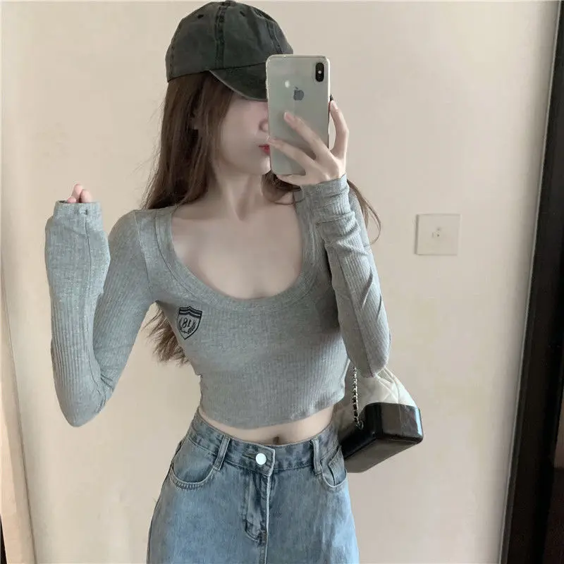 Autumn and Winter New High Waist Exposed Navel with Bottomed Shirt Short Top Sweet Spice Girl Chic Design Sense of Minority
Autumn and Winter New High Waist Exposed Navel with Bottomed Shirt Short Top Sweet Spice Girl Chic Design Sense of Minority