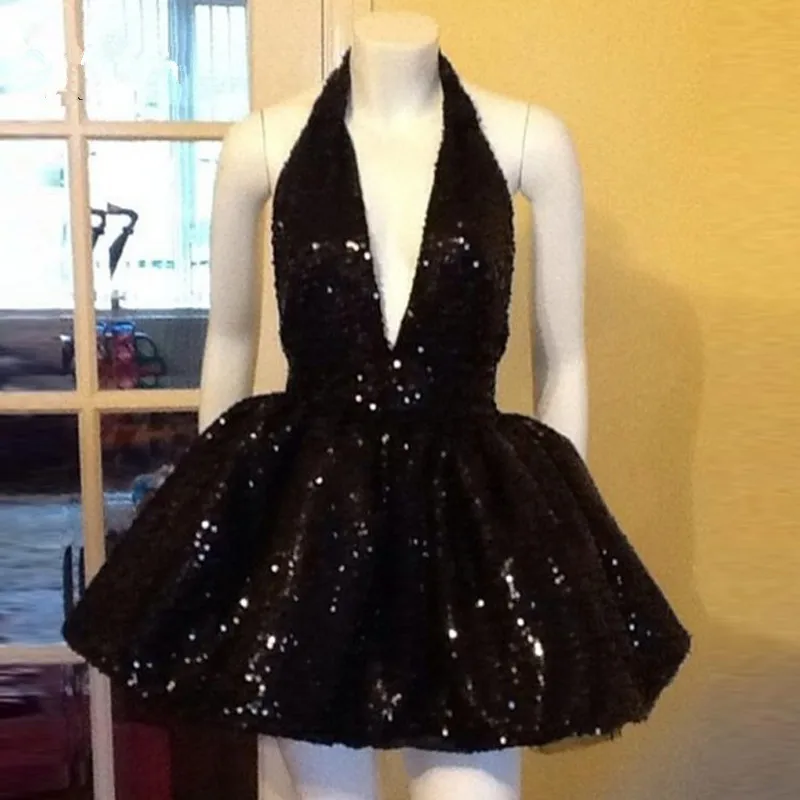 2020 Sexy Black Sequined Short Cocktail Dresses Halter Off Shoulder Backless Formal Party Dress Prom Gowns Robe De Cocktail
2020 Sexy Black Sequined Short Cocktail Dresses Halter Off Shoulder Backless Formal Party Dress Prom Gowns Robe De Cocktail