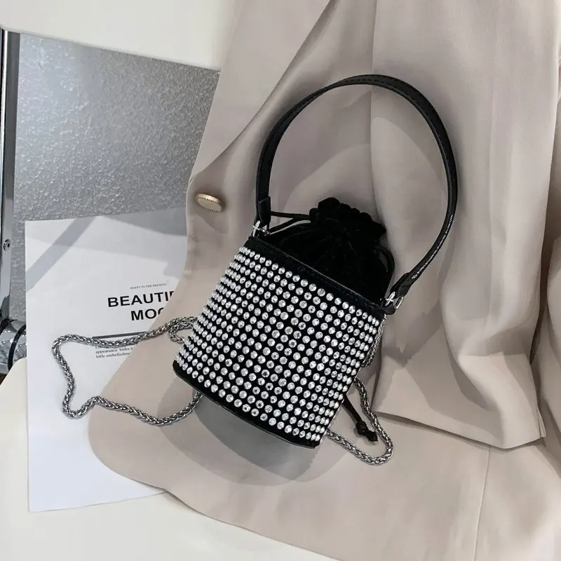 Навсегда 2021 Новинка, украшенные сверкающим бриллиантом уход за кожей лица и сумочкой в форме звезды рот воды сумка-мешок цепь с бриллиантам...
Навсегда 2021 Новинка, украшенные сверкающим бриллиантом уход за кожей лица и сумочкой в форме звезды рот воды сумка-мешок цепь с бриллиантам...