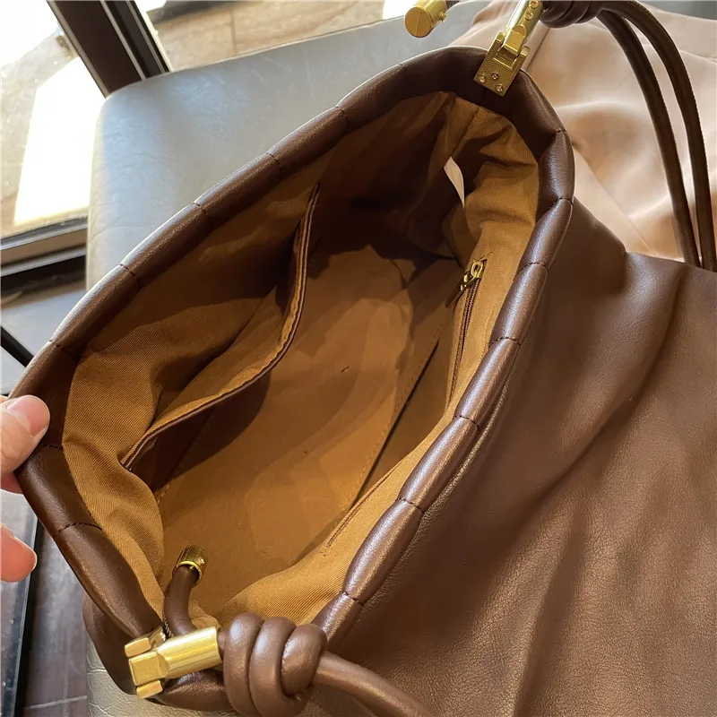 Portable Soft Leather Shoulder Messenger Large Capacity Bag 2021 New All-match Crossbody Bags for Women Fashionable Purses Cc Gg
Portable Soft Leather Shoulder Messenger Large Capacity Bag 2021 New All-match Crossbody Bags for Women Fashionable Purses Cc Gg