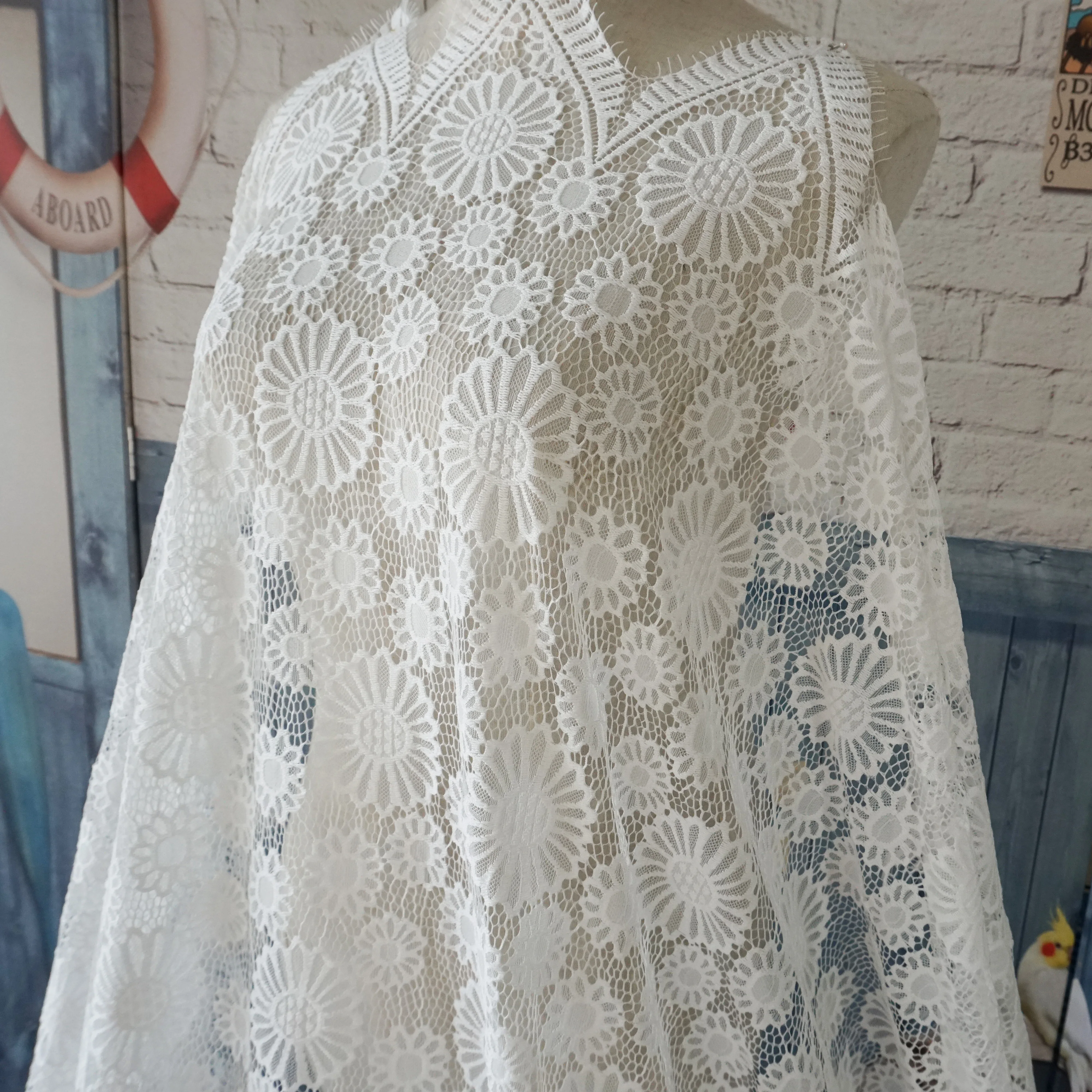 2021 children's party dress eyelash French lace TOP Baby child wedding dress lace fabric sunflowers lace material thick quality
2021 children's party dress eyelash French lace TOP Baby child wedding dress lace fabric sunflowers lace material thick quality