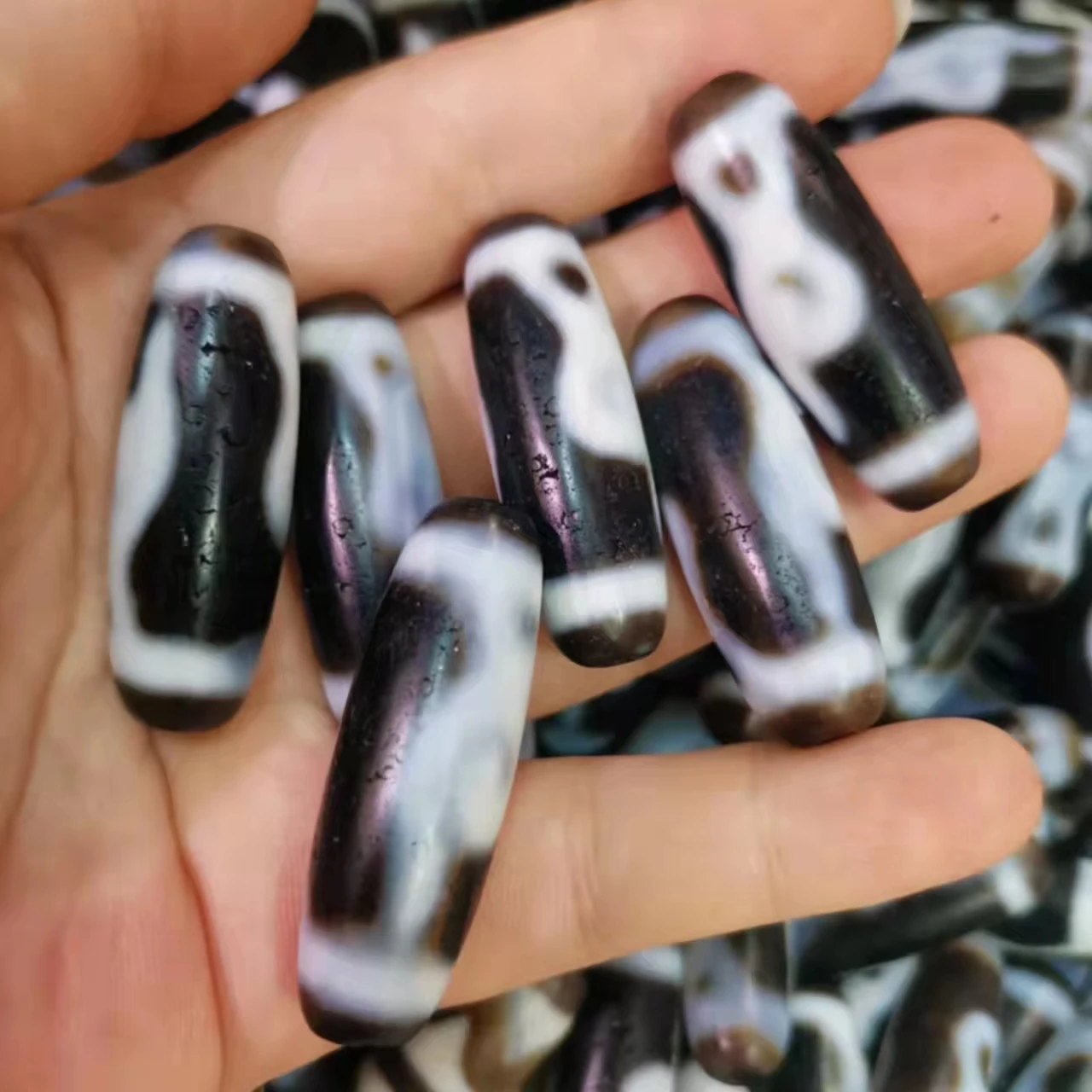 1pcs/lot natural horseshoe pattern round fat charming white flower thick line rare pattern dzi bead Folklore collect Patina gem
1pcs/lot natural horseshoe pattern round fat charming white flower thick line rare pattern dzi bead Folklore collect Patina gem