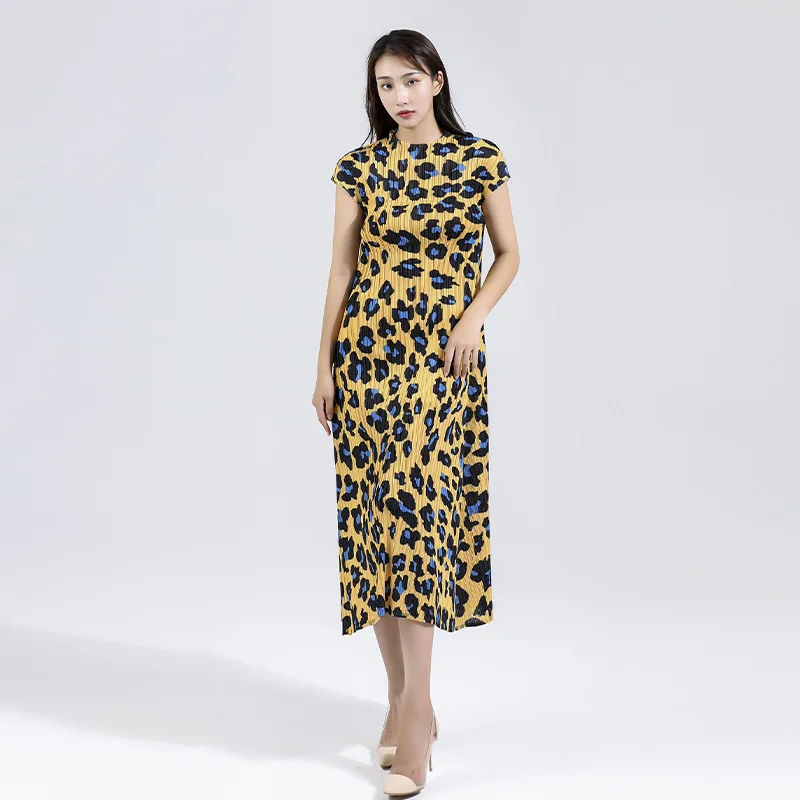 Changpleat 2021 summer new women's leopard print dress Miyak fold Large-size high-elastic slim short-sleeved party dress
Changpleat 2021 summer new women's leopard print dress Miyak fold Large-size high-elastic slim short-sleeved party dress