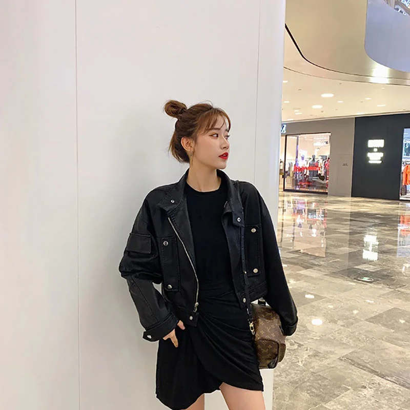 Korean Short Stand collar Faux PU leather Jacket Fashion Oblique Pocket Street Motorcycle Biker Jacket Women Casual Cropped Coat
Korean Short Stand collar Faux PU leather Jacket Fashion Oblique Pocket Street Motorcycle Biker Jacket Women Casual Cropped Coat
