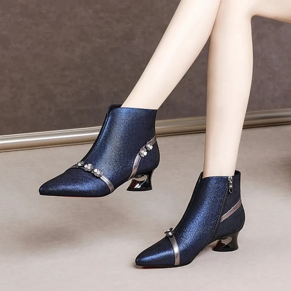 Size 34-40 ladies luxury pointed toe short boots spirng winter ankle women's boots patent leather heels shoes female boats
Size 34-40 ladies luxury pointed toe short boots spirng winter ankle women's boots patent leather heels shoes female boats