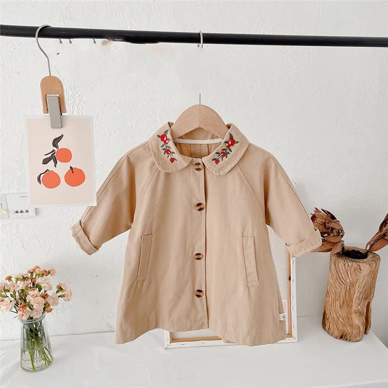 Демисезонный длинный стильный Тренч для девочек с вышивкой и отложным воротником Модные свободные повседневные универсальные ветрозащитн...
Демисезонный длинный стильный Тренч для девочек с вышивкой и отложным воротником Модные свободные повседневные универсальные ветрозащитн...