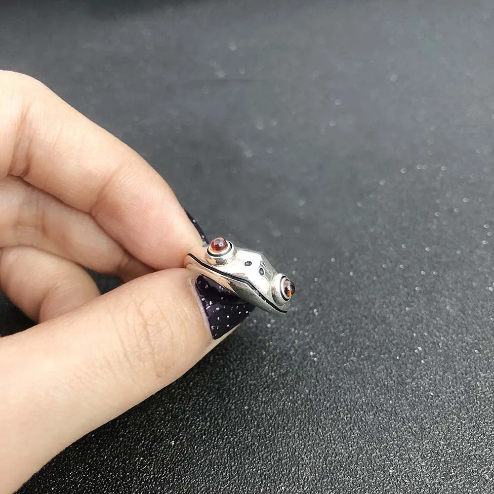 Bohemian Vintage Silver Color Frog Ring for Women Unique Design Retro Opening Resizable Female Statement Rings Unisex Gift
Bohemian Vintage Silver Color Frog Ring for Women Unique Design Retro Opening Resizable Female Statement Rings Unisex Gift