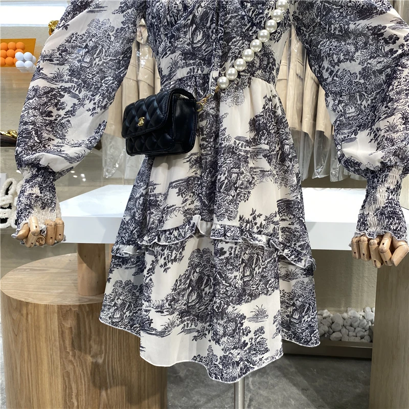 Niche Design Light Luxury High End Square Collar Floral Dress 2021 New Retro Print Wood Ear A-word Dress
Niche Design Light Luxury High End Square Collar Floral Dress 2021 New Retro Print Wood Ear A-word Dress