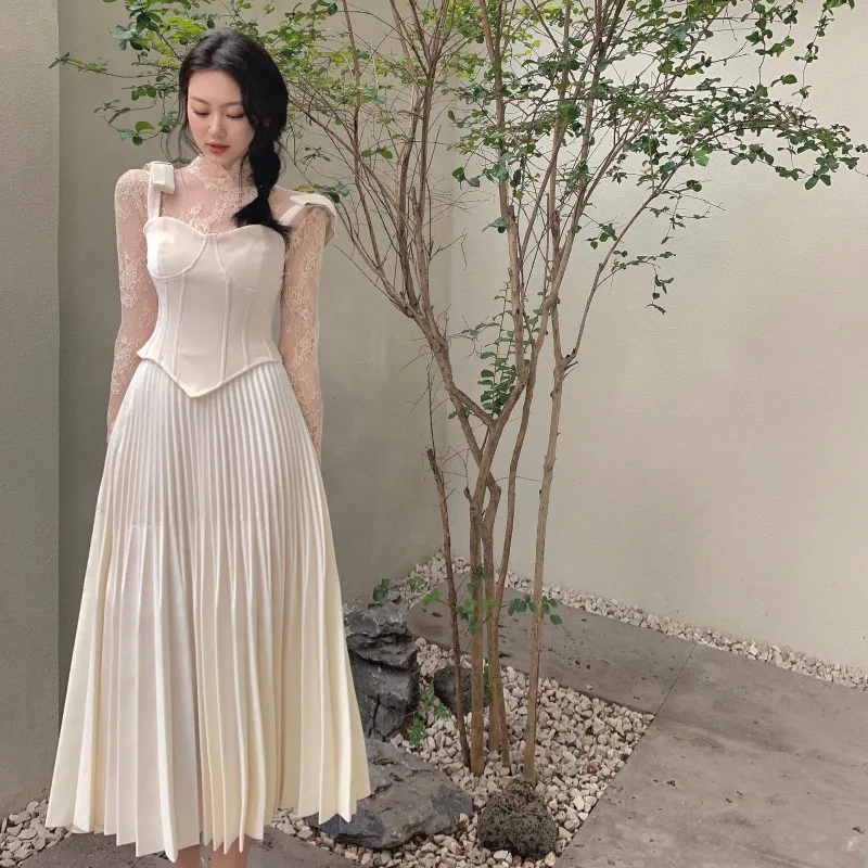 Hong Kong Style Suit Pleated Skirt Goddess Retro Chic Bandage Dress Two-Piece Camisole Set 2021 Fashion Lace Top Summer
Hong Kong Style Suit Pleated Skirt Goddess Retro Chic Bandage Dress Two-Piece Camisole Set 2021 Fashion Lace Top Summer
