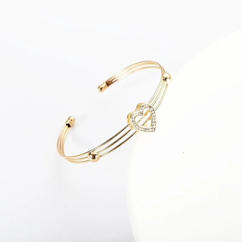 African Women Heart Pendant Necklace Romantic Engagement Party Crystal Bracelet Earrings for Bridal Ring Fashion Jewelry Sets
African Women Heart Pendant Necklace Romantic Engagement Party Crystal Bracelet Earrings for Bridal Ring Fashion Jewelry Sets