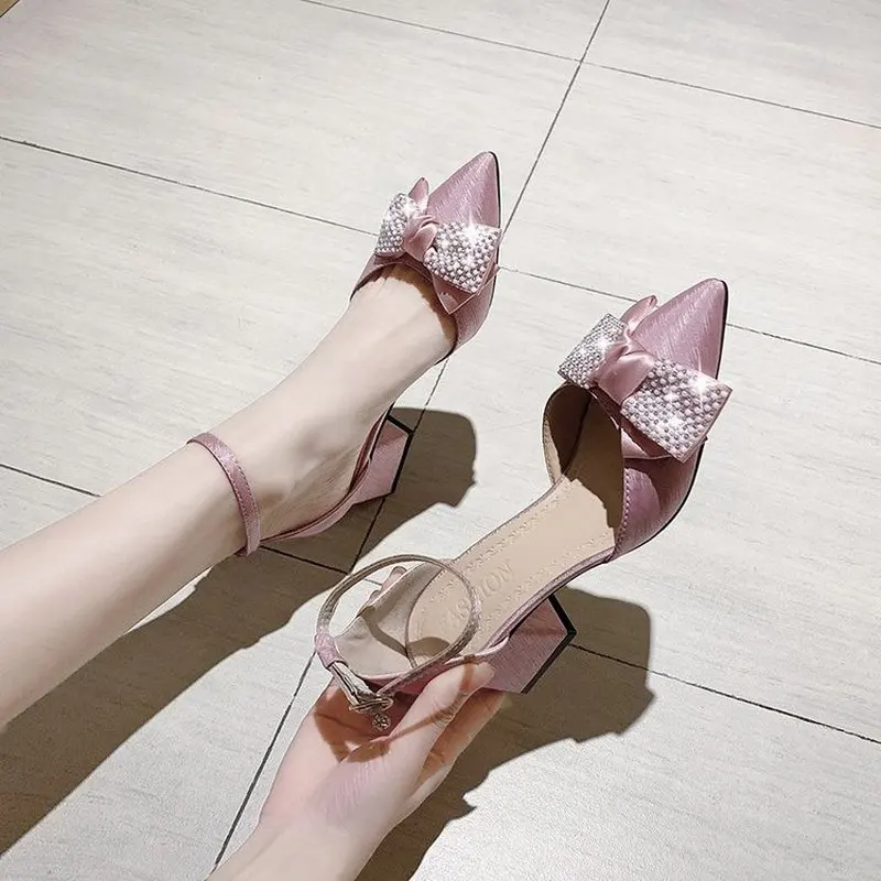 Summer Fashion Women Comfortable Rhinestone Sandals Pointed Bow Shoes Women's Summer Footwear Slingback 
Summer Fashion Women Comfortable Rhinestone Sandals Pointed Bow Shoes Women's Summer Footwear Slingback