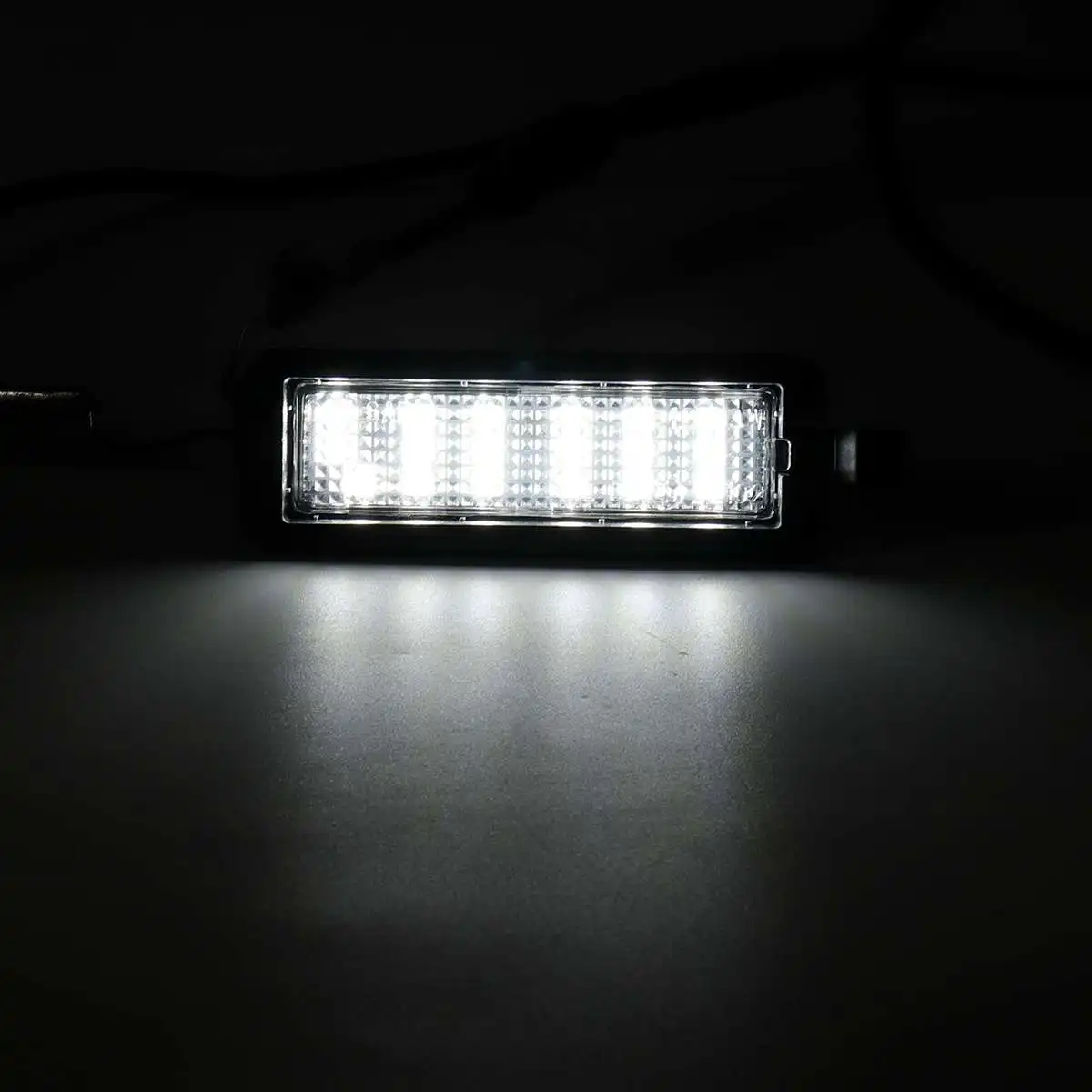 LED License Number Plate Light Lamp For Dodge Charger Challenger Chrysler 300 2015 2016 2017 2018 68211290AB
LED License Number Plate Light Lamp For Dodge Charger Challenger Chrysler 300 2015 2016 2017 2018 68211290AB