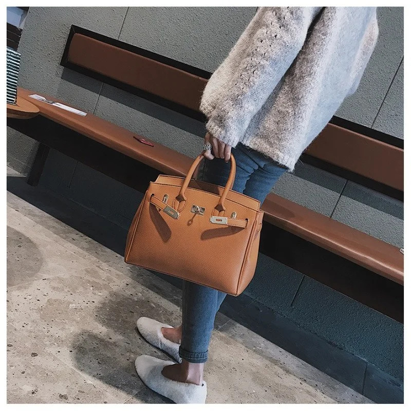 European and American Fashion Lychee Pattern New Silk Scarf Platinum Bag Shoulder Women Bag Handbag Messenger Fashion Big Bag
European and American Fashion Lychee Pattern New Silk Scarf Platinum Bag Shoulder Women Bag Handbag Messenger Fashion Big Bag