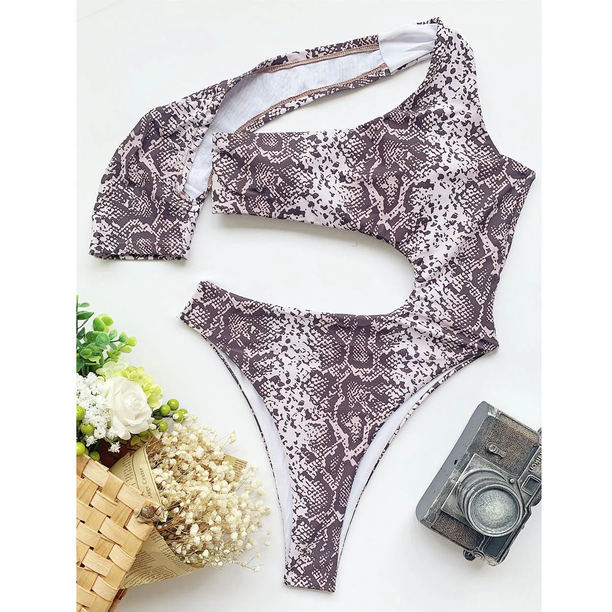 Leopard Swimwear For Women One Piece Swimsuit Female High Waist Swimming Suit Hollow Out Bathing Suit Monokini Sexy Swimsuit 
Leopard Swimwear For Women One Piece Swimsuit Female High Waist Swimming Suit Hollow Out Bathing Suit Monokini Sexy Swimsuit