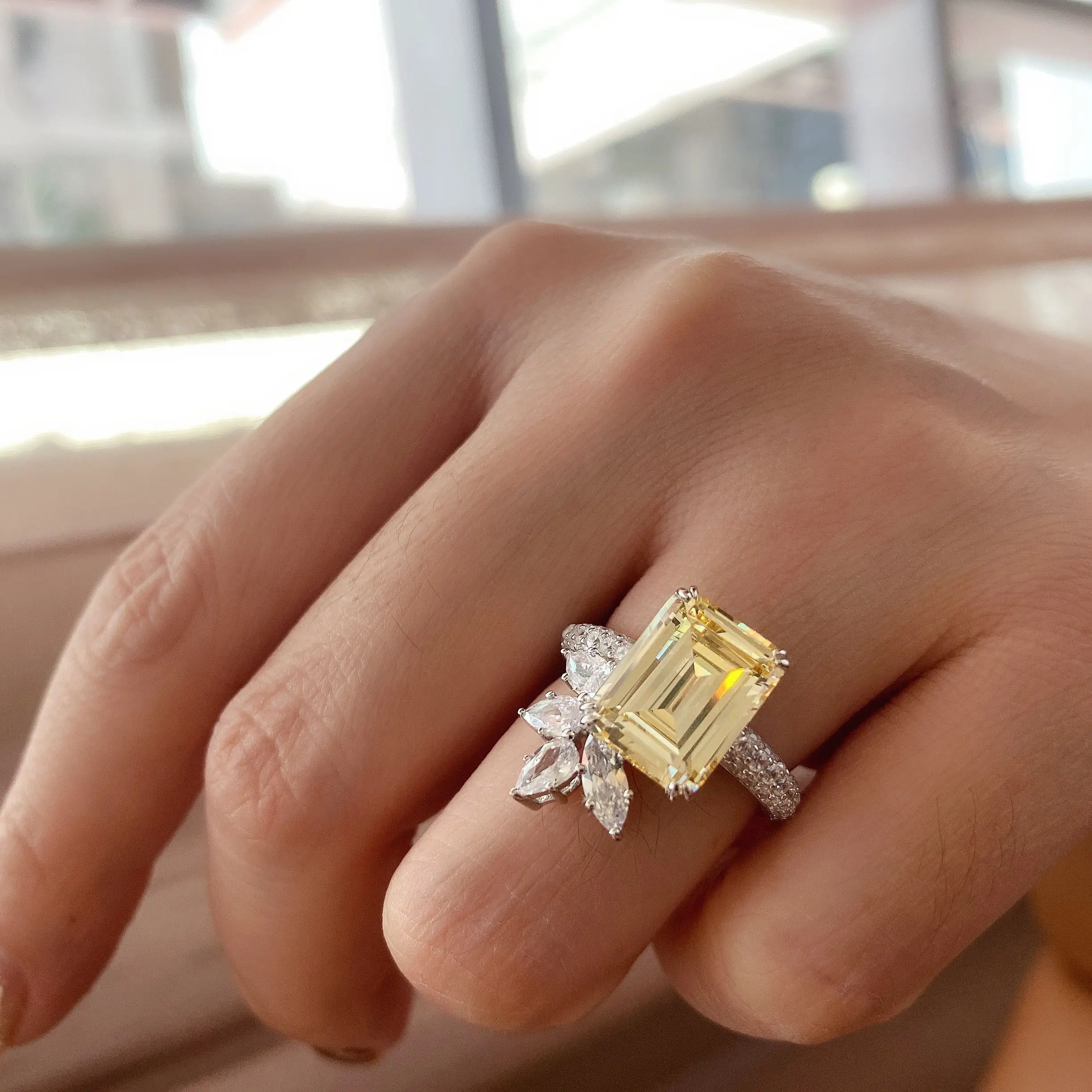 So Transparent a Large Crystal Sugar Emerald Cut Imported Yellow Diamond Flower Ring Female Super Flash Fashion Gem Ring
So Transparent a Large Crystal Sugar Emerald Cut Imported Yellow Diamond Flower Ring Female Super Flash Fashion Gem Ring