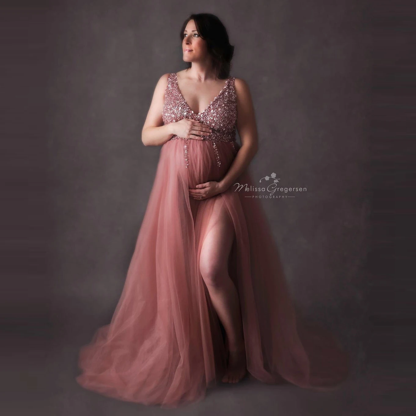 Luxury Bridal Pregnancy Tulle Dresses With Crystals Beadings Deep V Neck Front Slit Maternity Dressing Gowns For Photo Shoot
Luxury Bridal Pregnancy Tulle Dresses With Crystals Beadings Deep V Neck Front Slit Maternity Dressing Gowns For Photo Shoot