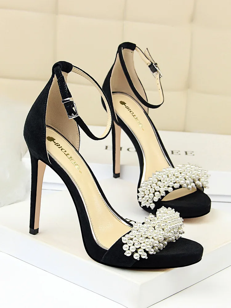 Women's fashion sandals women's Fairy one heel stiletto 2021 high heels with skirt
Women's fashion sandals women's Fairy one heel stiletto 2021 high heels with skirt