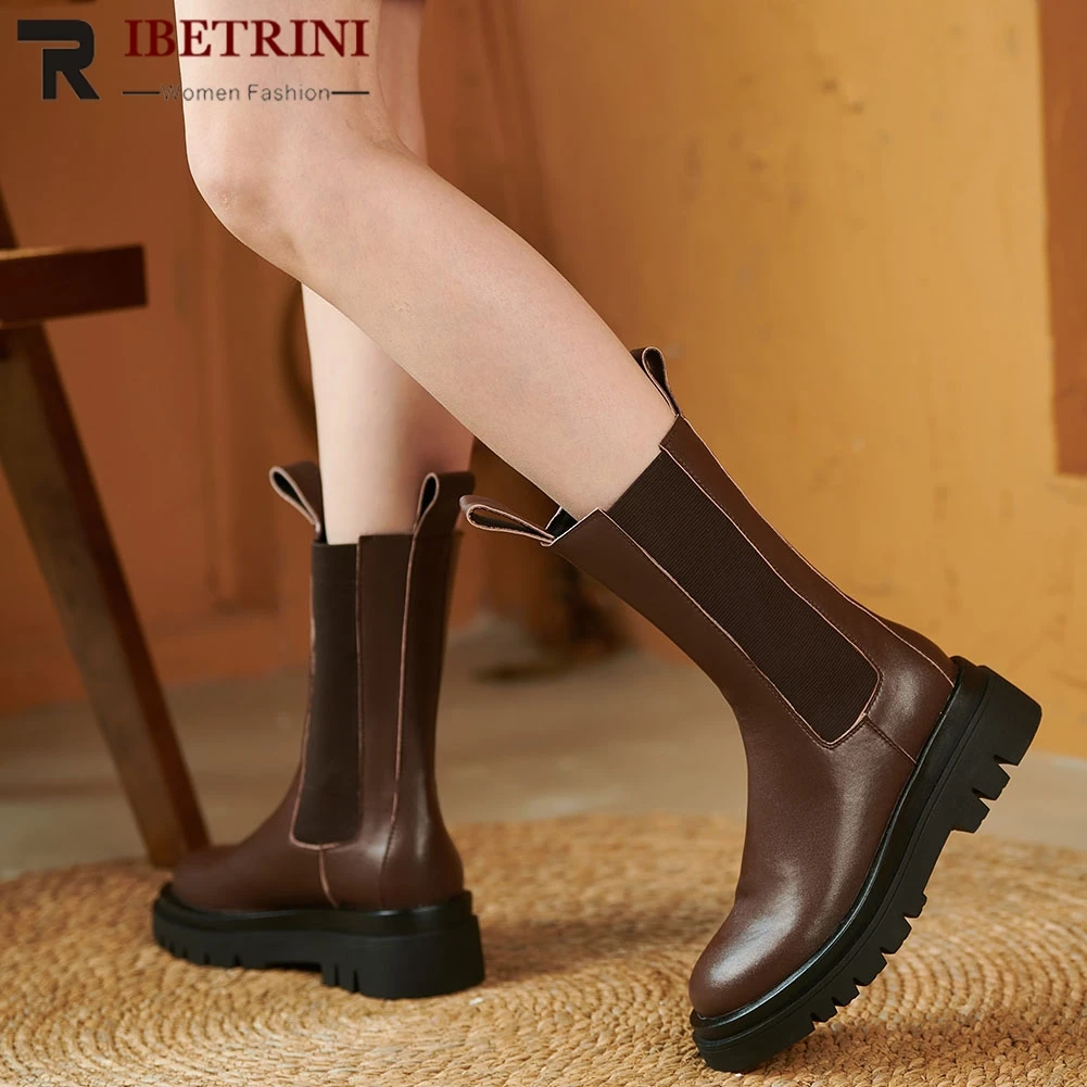Female Chelsea Boots Genuine Leather Cow Rubber Boots For Women Autumn Slip On Classic Fashion Brand New women's Shoes 2021
Female Chelsea Boots Genuine Leather Cow Rubber Boots For Women Autumn Slip On Classic Fashion Brand New women's Shoes 2021