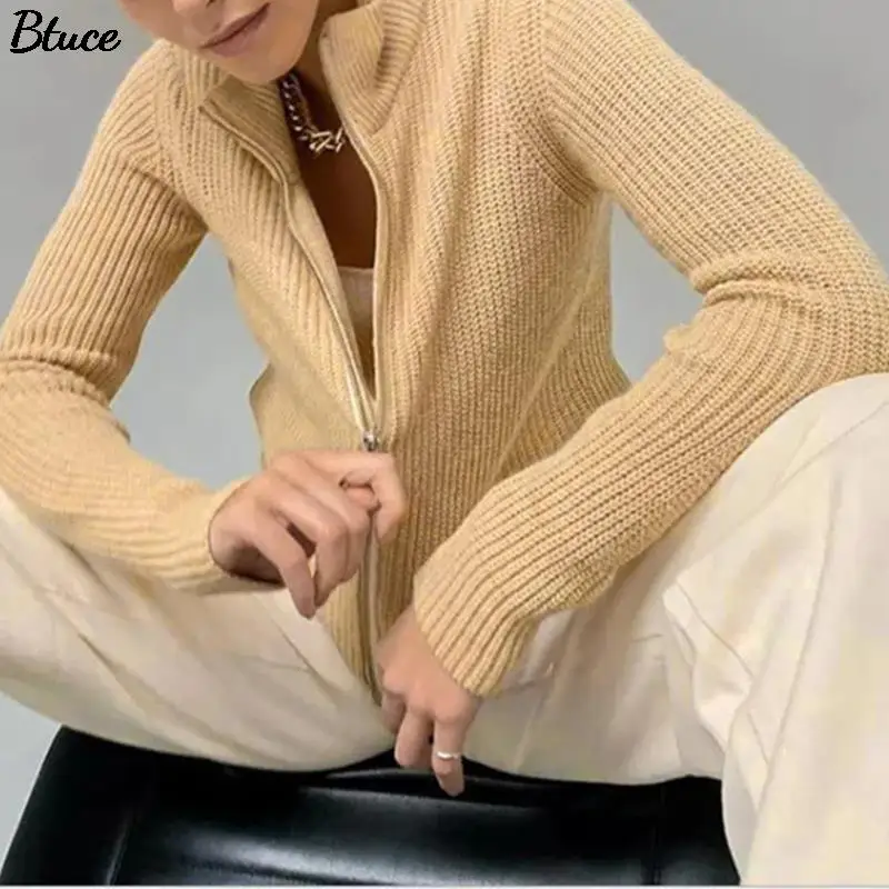 Autumn Vintage Turn Down Collar Zipper Women's Cardigans Elegant Lady Casual Long Sleeve Coat Warm Knitted Women Sweaters
Autumn Vintage Turn Down Collar Zipper Women's Cardigans Elegant Lady Casual Long Sleeve Coat Warm Knitted Women Sweaters