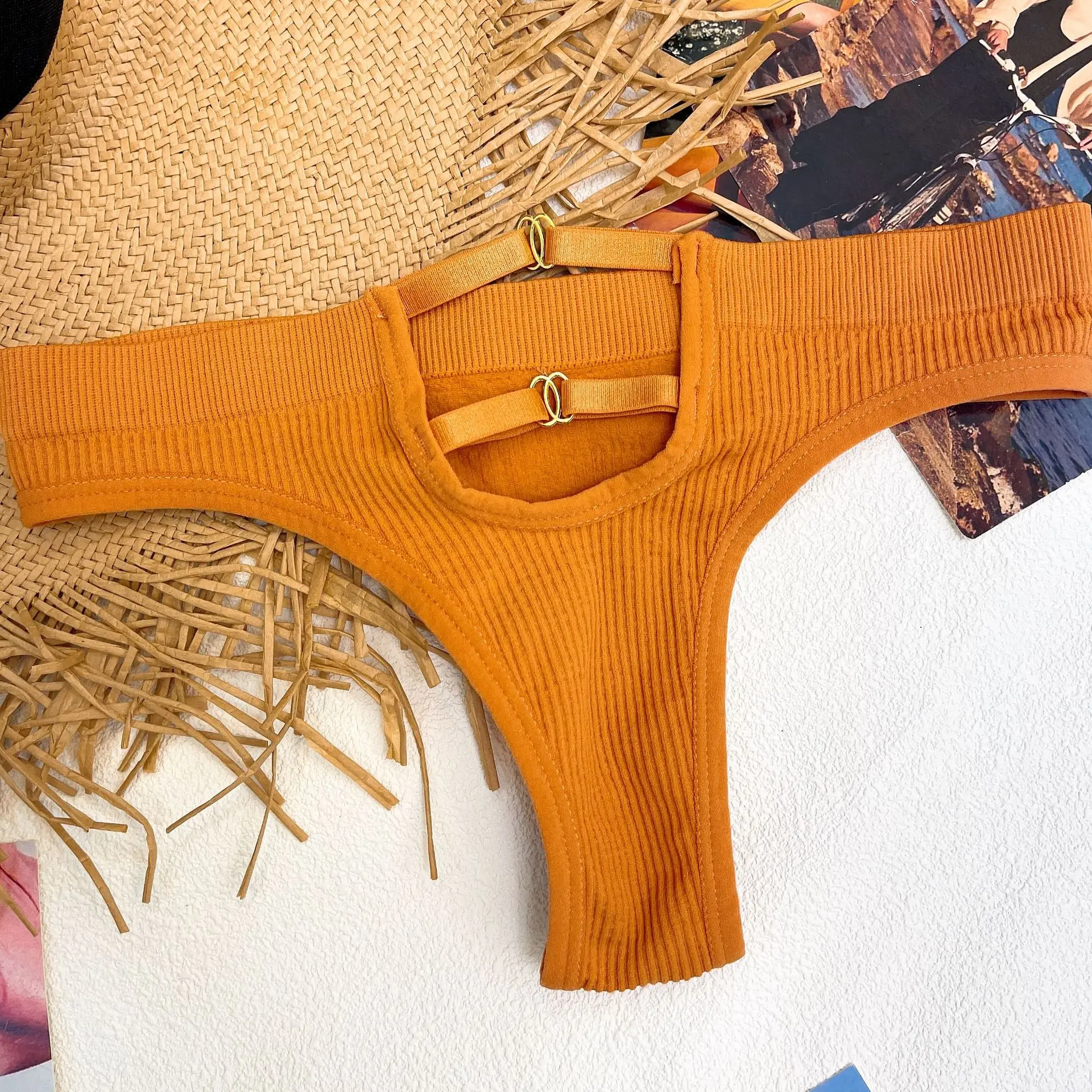 2021 new underwear sexy T-shaped large triangle hollow out allure fashion sexy breathable hip lifting women's t-shaped pants
2021 new underwear sexy T-shaped large triangle hollow out allure fashion sexy breathable hip lifting women's t-shaped pants