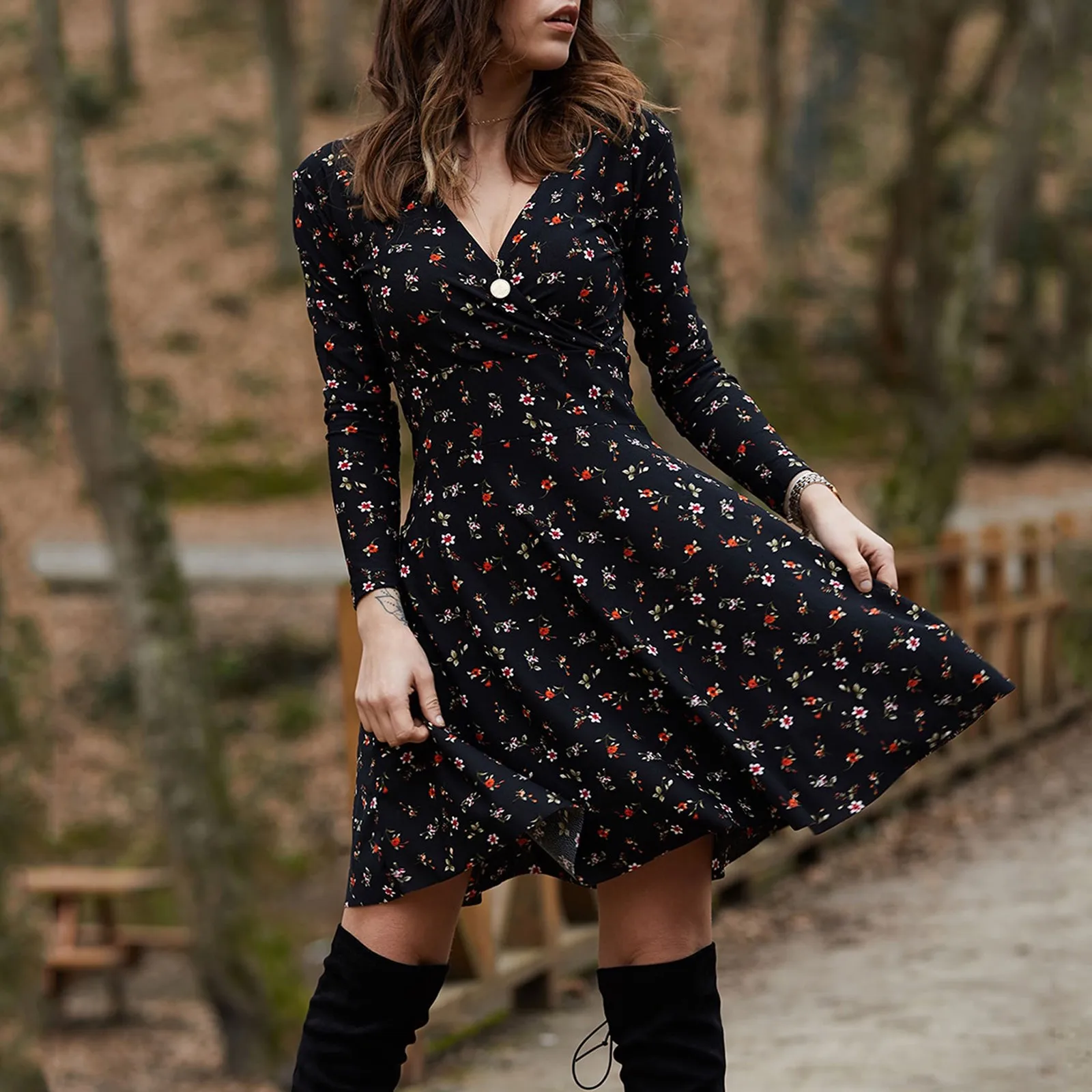 Vintage Elegant Floral Print Mini Dress Women 2021 Spring Aesthetic Long Sleeve Loose A-Line Dresses Female V-Neck Casual Robe
Vintage Elegant Floral Print Mini Dress Women 2021 Spring Aesthetic Long Sleeve Loose A-Line Dresses Female V-Neck Casual Robe