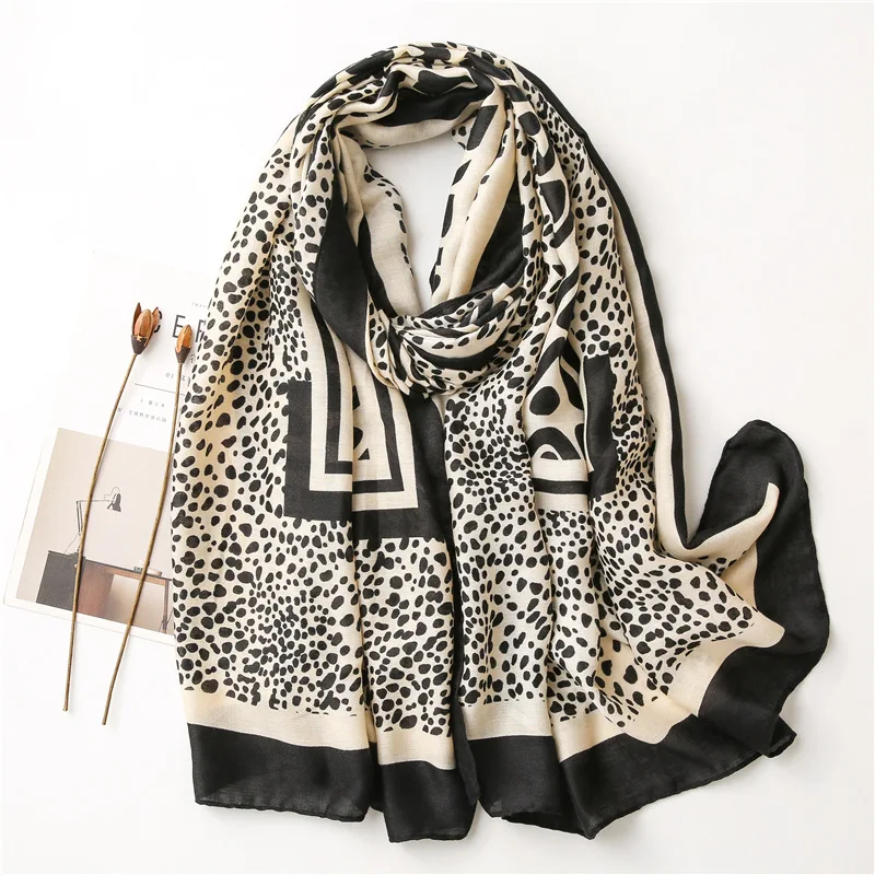 2021 ethnic style Beach towel lady Sunscreen silk Scarves winter popular Cotton and Linen Scarf new seaside Leopard Print Shawls
2021 ethnic style Beach towel lady Sunscreen silk Scarves winter popular Cotton and Linen Scarf new seaside Leopard Print Shawls