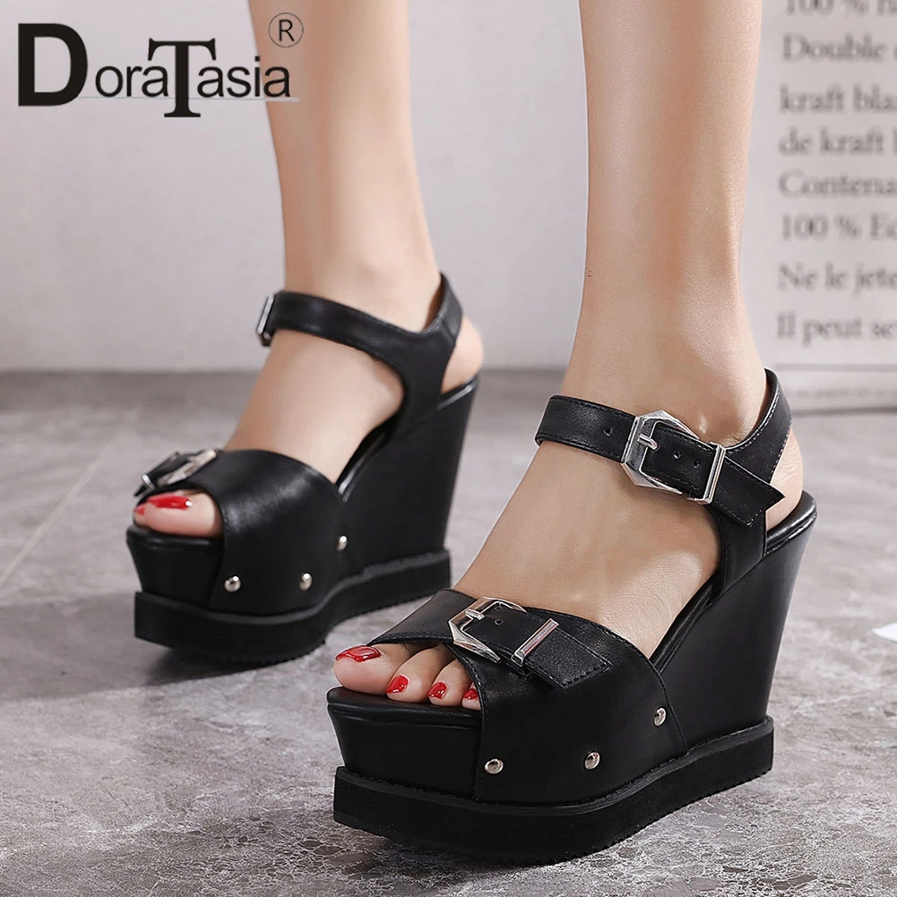 DORATASIA New Fashion Female Wedges High Heels Summer Sandals Buckle Platform Sandals Women 2021 Punk Gothic Street Shoes Woman
DORATASIA New Fashion Female Wedges High Heels Summer Sandals Buckle Platform Sandals Women 2021 Punk Gothic Street Shoes Woman