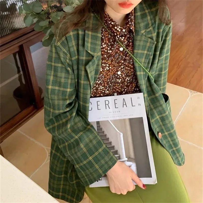 Vintage Green Plaid Oversized Blazer Women Elegant Suit Lapel Pocket Long Sleeve Suit Jacket 2021 New Loose Chic Retro Outwear
Vintage Green Plaid Oversized Blazer Women Elegant Suit Lapel Pocket Long Sleeve Suit Jacket 2021 New Loose Chic Retro Outwear